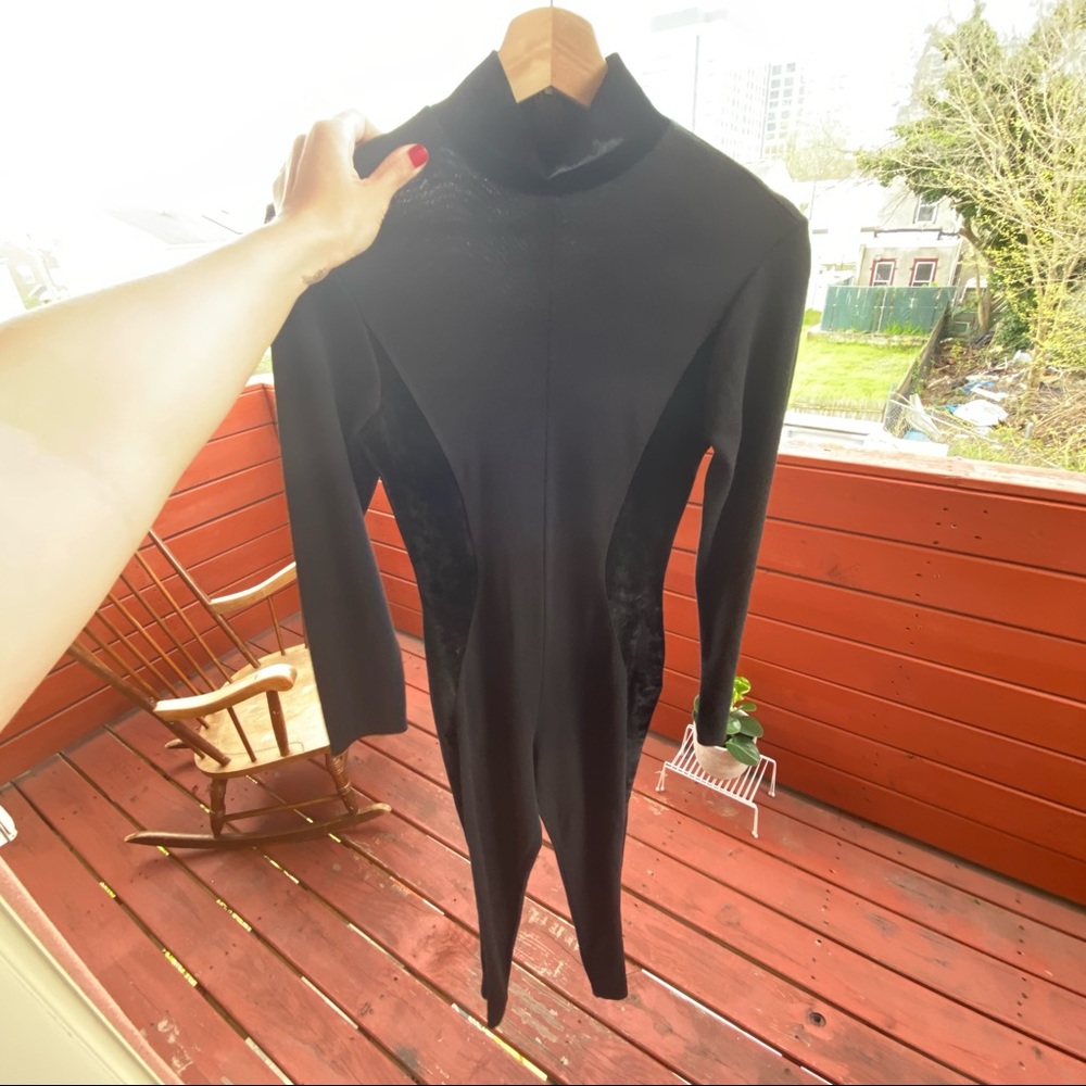 Crisca Jumpsuit in black with black velvet